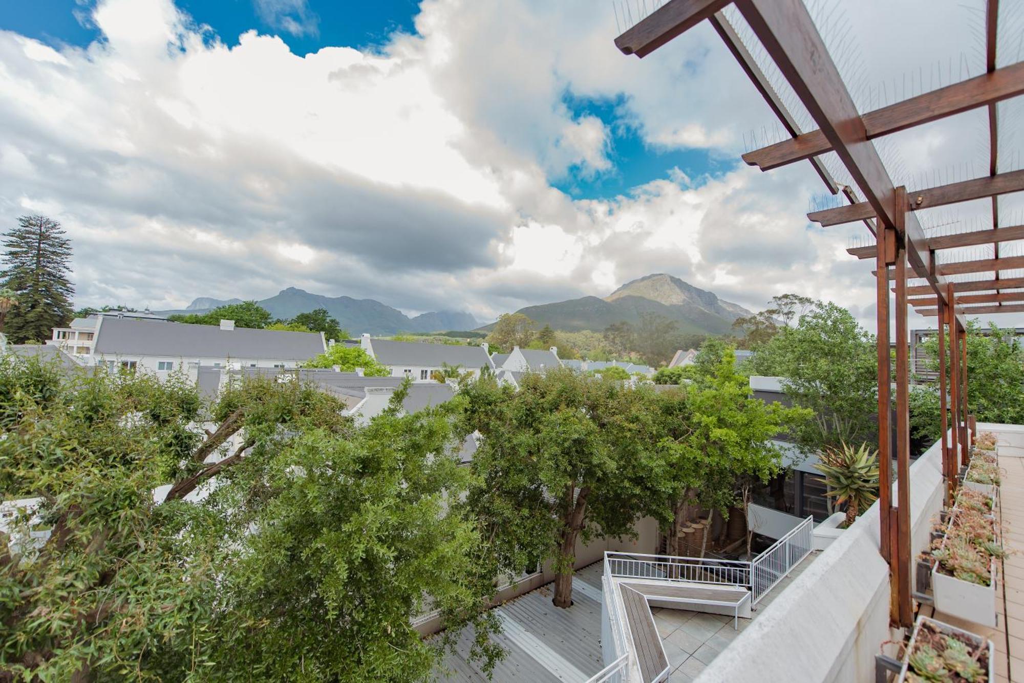 Apartment 3 Bedroom Luxury Penthouse With Mountain Views