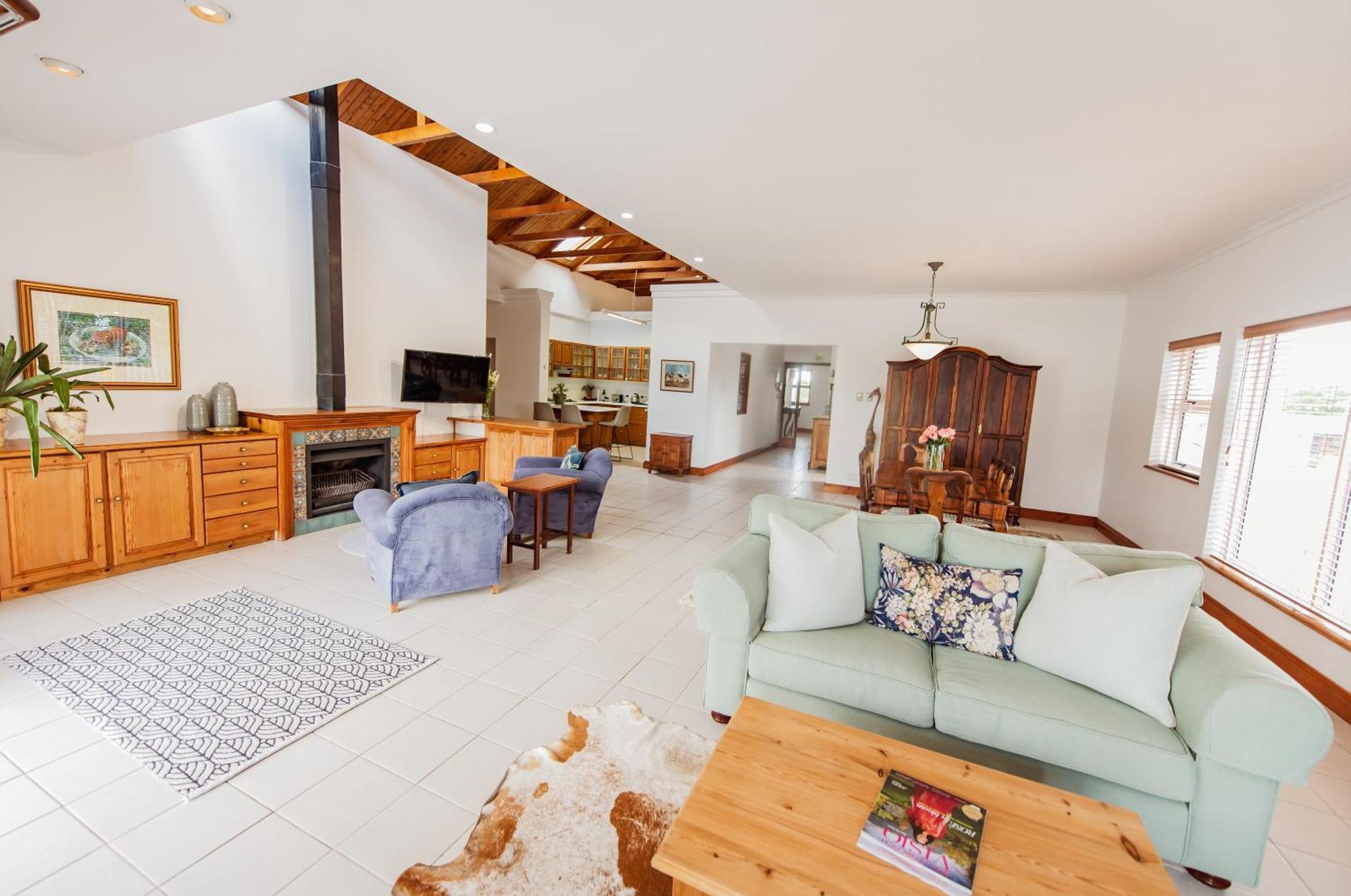 3 Bedroom Luxury Penthouse With Mountain Views * Stellenbosch