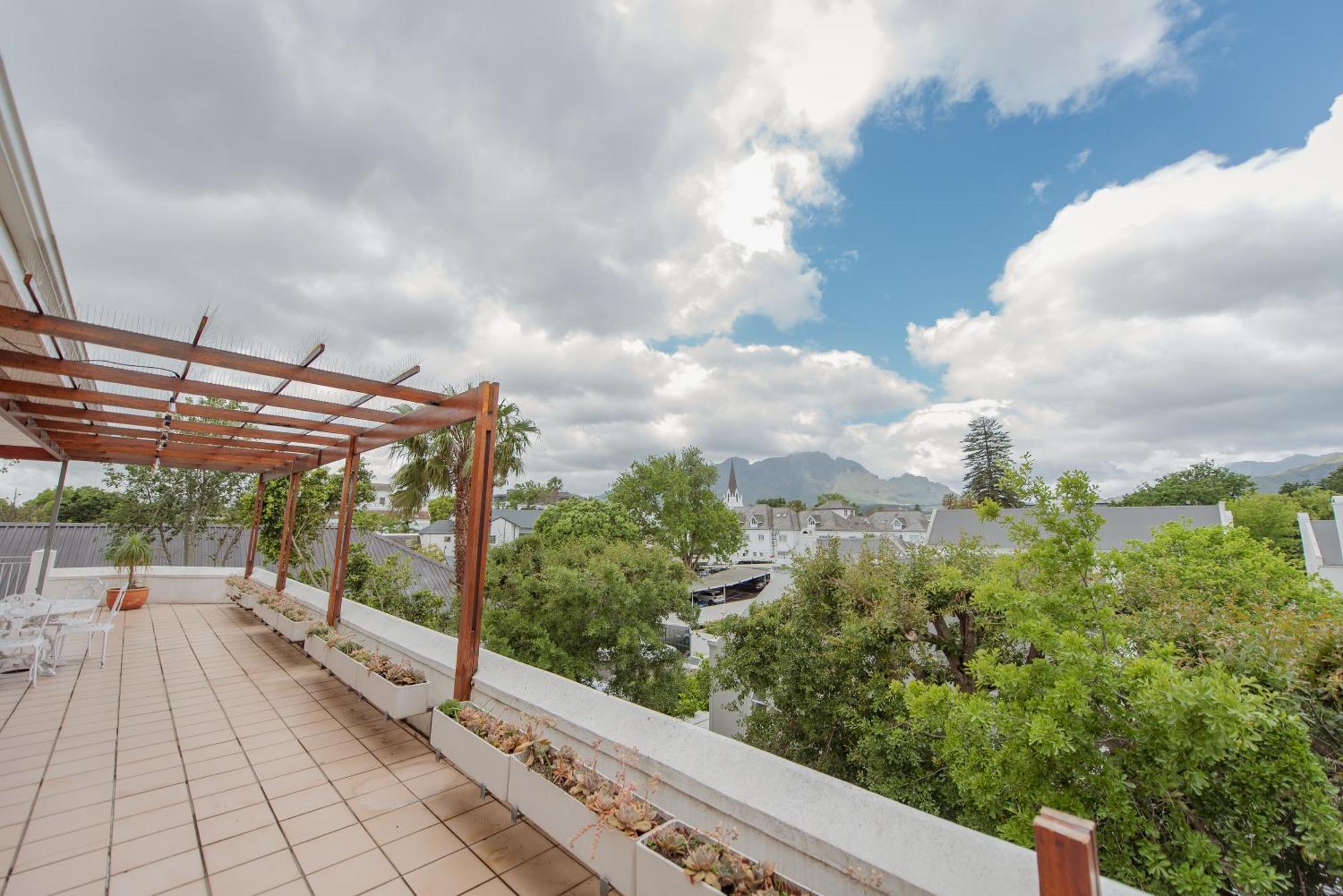 3 Bedroom Luxury Penthouse With Mountain Views Apartment